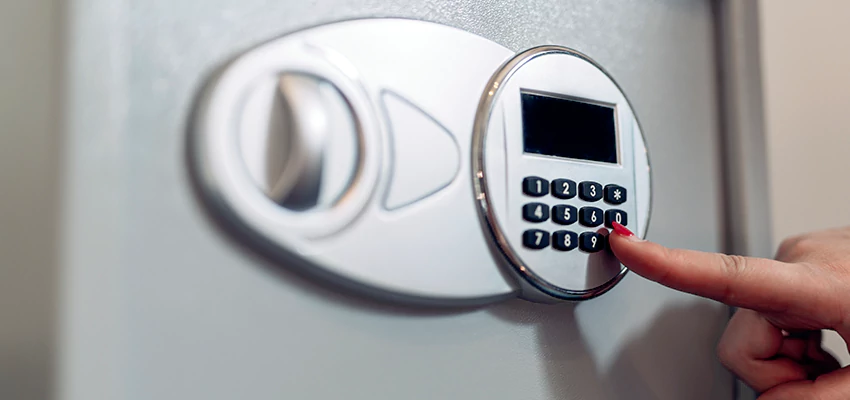 Jewelry Safe Cracking in Rockford, Illinois