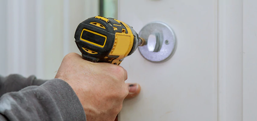 Street Locksmith For Smart Lock Repair in Rockford, IL